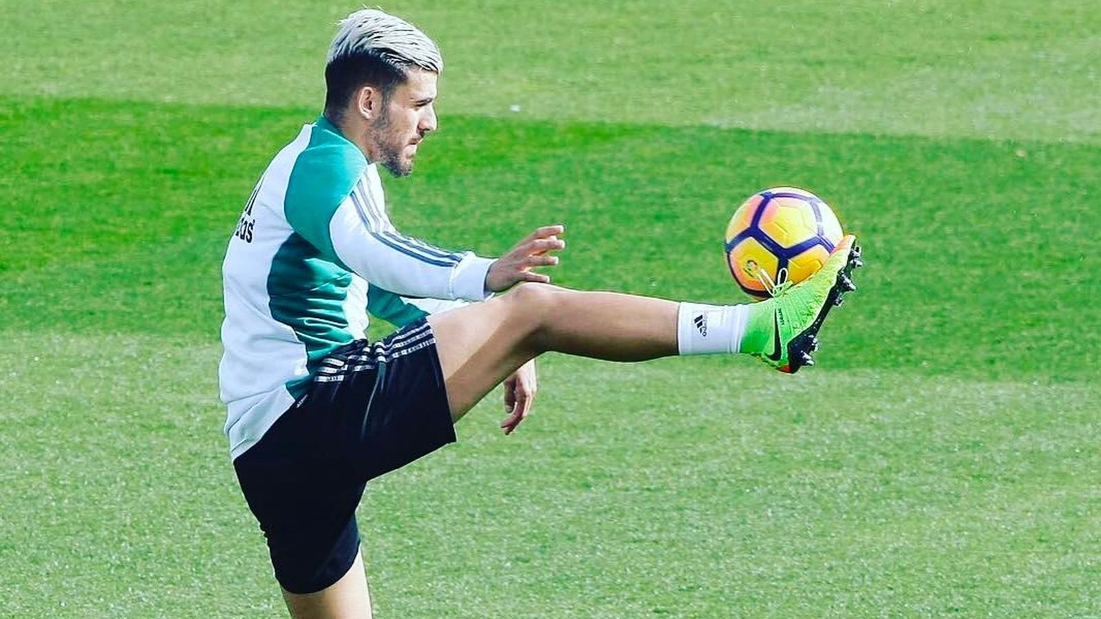Ceballos tiene un pie en el Ajax