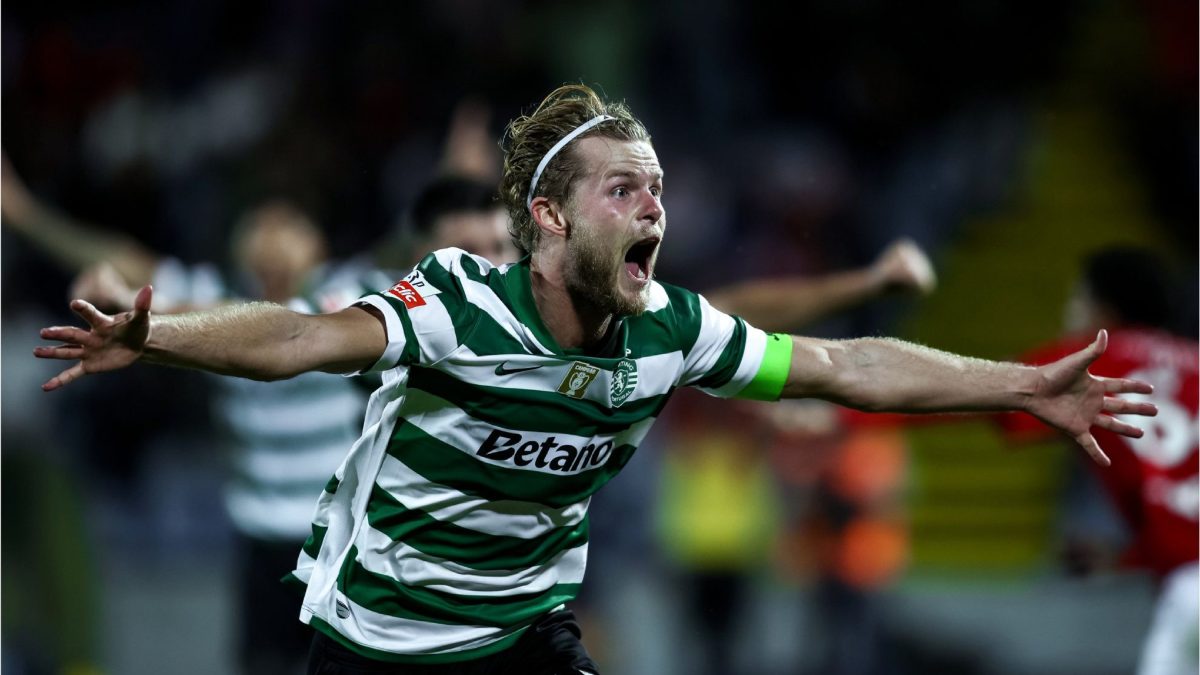 Morten Hjulmand celebra un gol anotado con el Sporting de Portugal