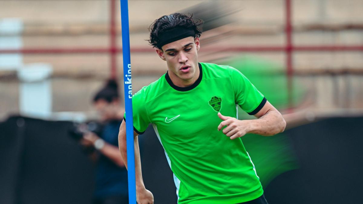 Héctor Fort durante un entrenamiento con el Elche