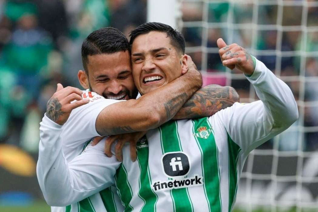 Chimy Ávila will remain at Betis until January