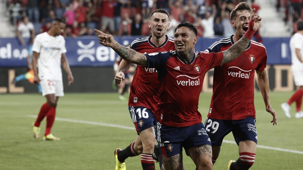 Chimy Ávila celebrates a goal scored with Osasuna
