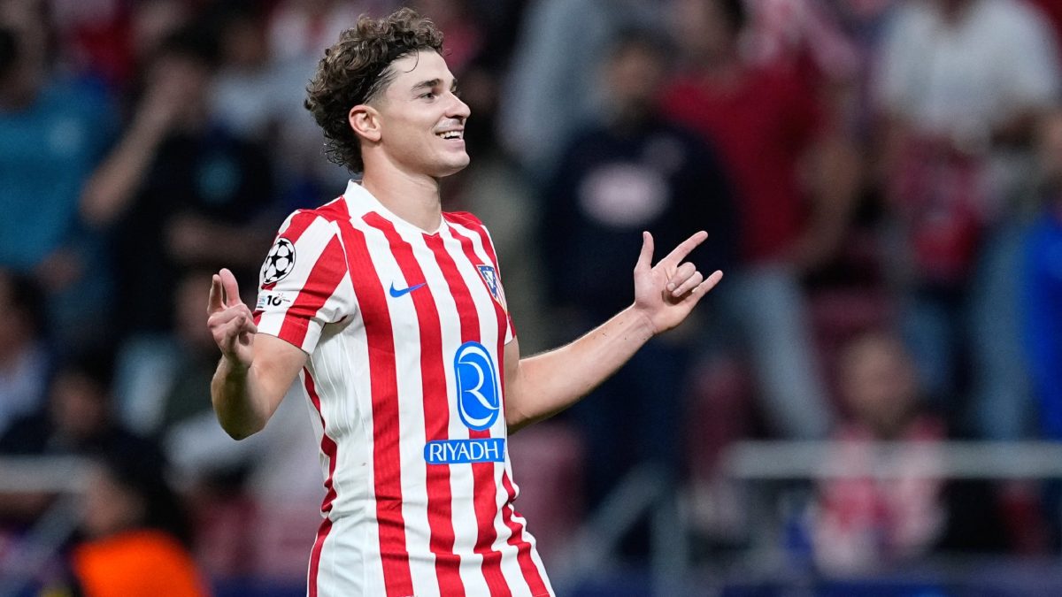 Julián Álvarez celebrates a goal scored with Atlético de Madrid