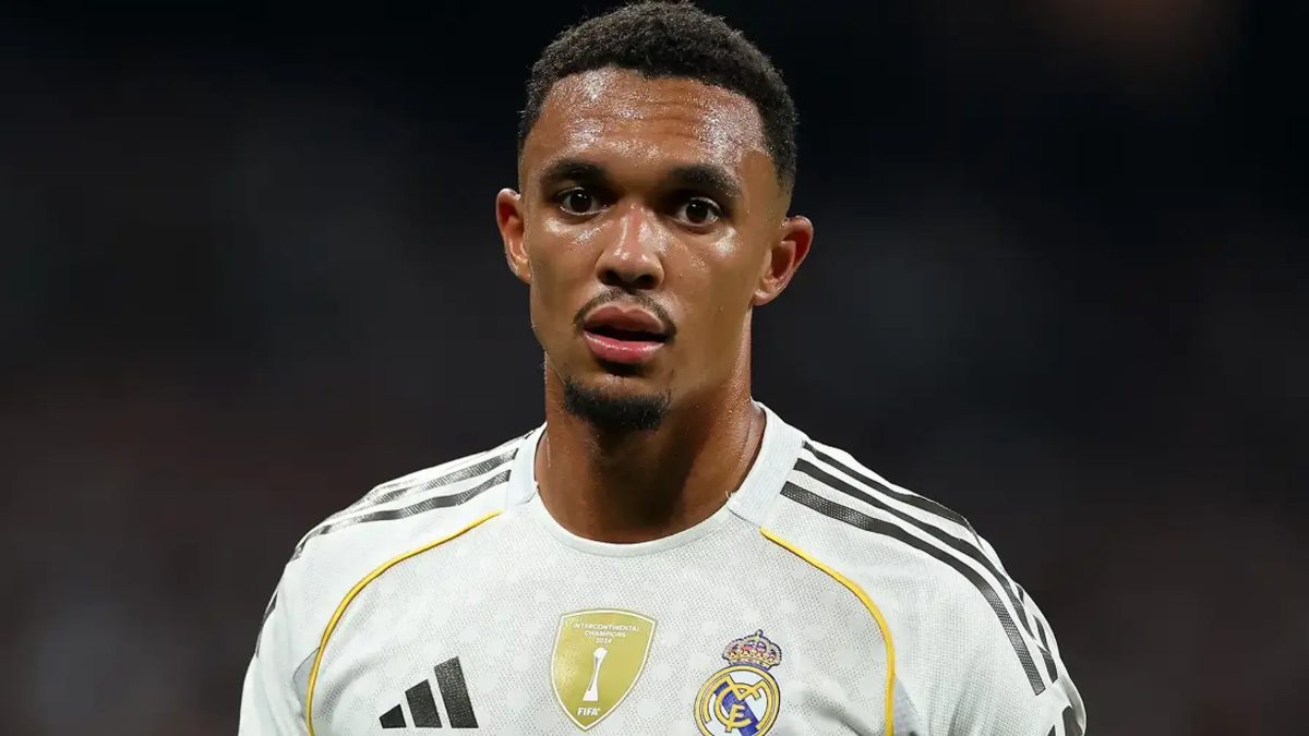 Trent Alexander-Arnold durante un partido con el Real Madrid