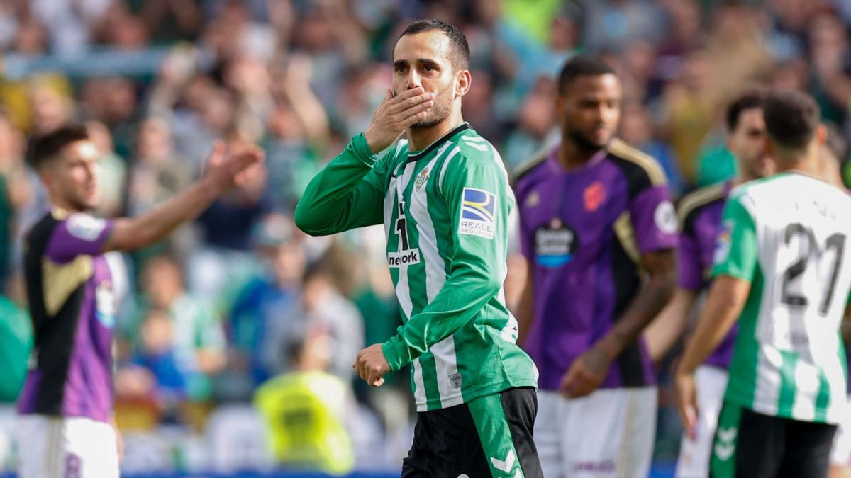 Juanmi celebra un gol anotado con el Real Betis