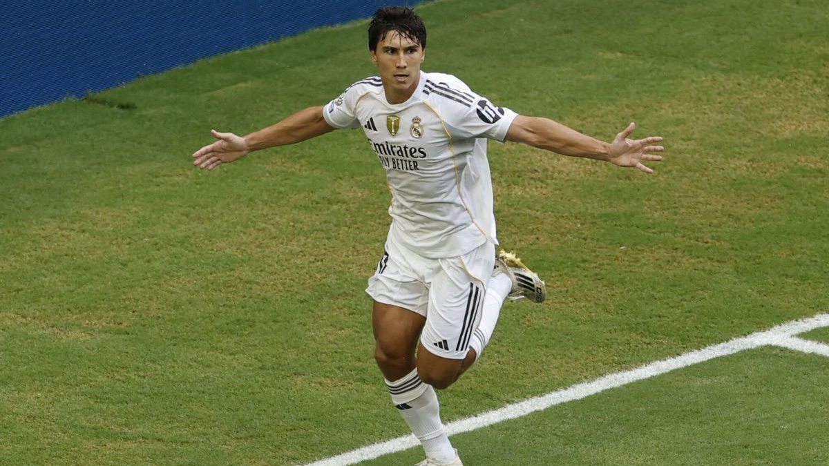 Gonzalo García celebrates a goal with Real Madrid