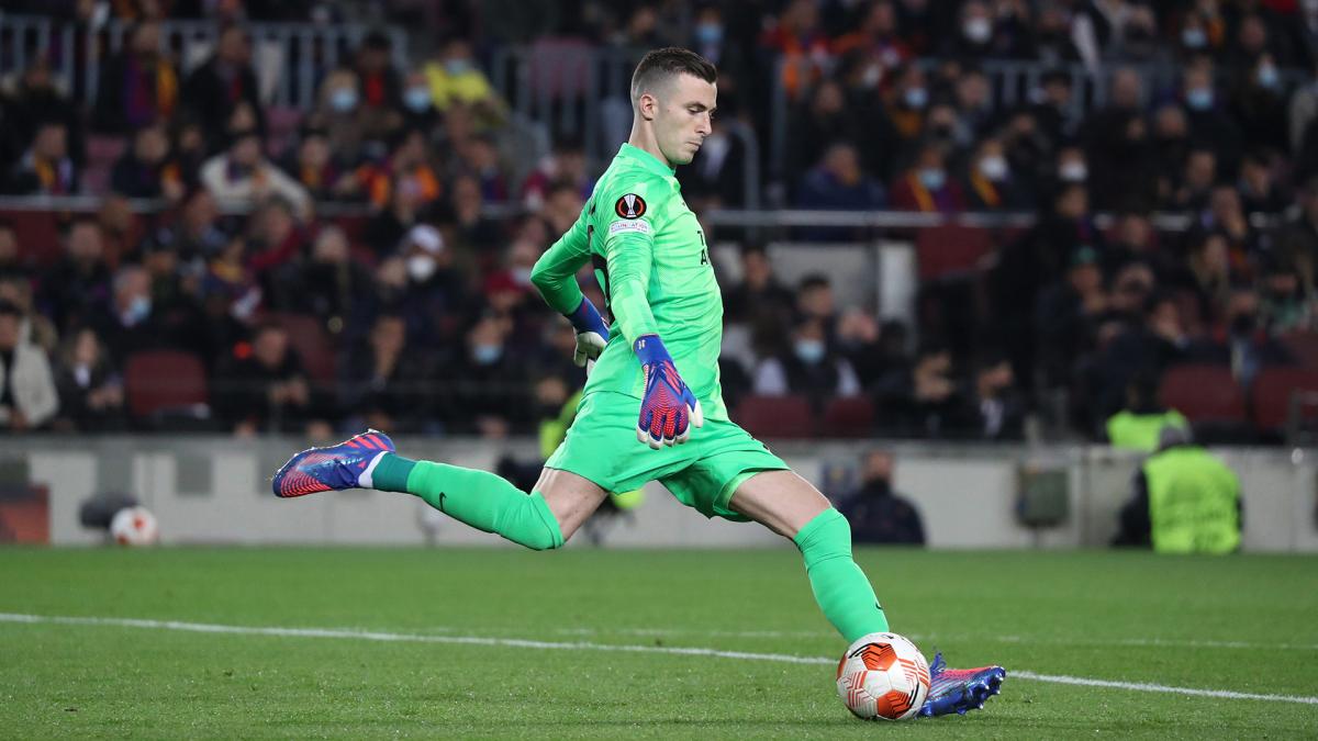 Iñaki Peña during a match with Barcelona