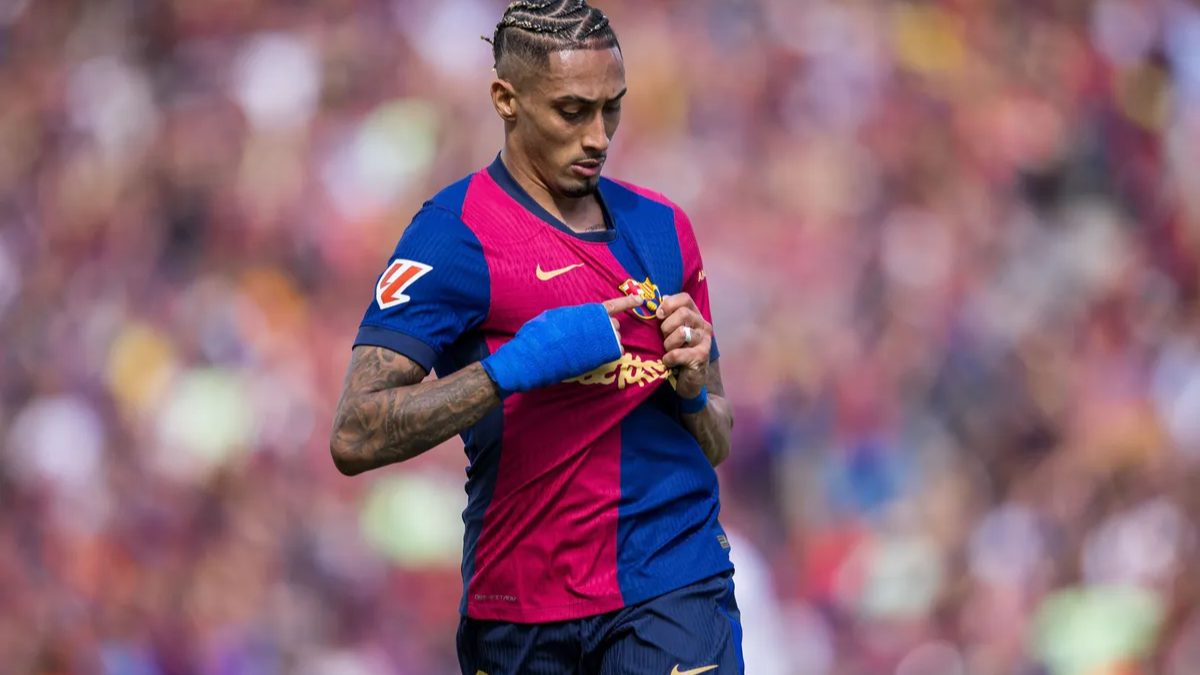 Raphinha celebrates a goal scored with Barcelona