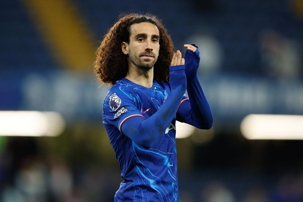 Cucurella, cerca del Barcelona