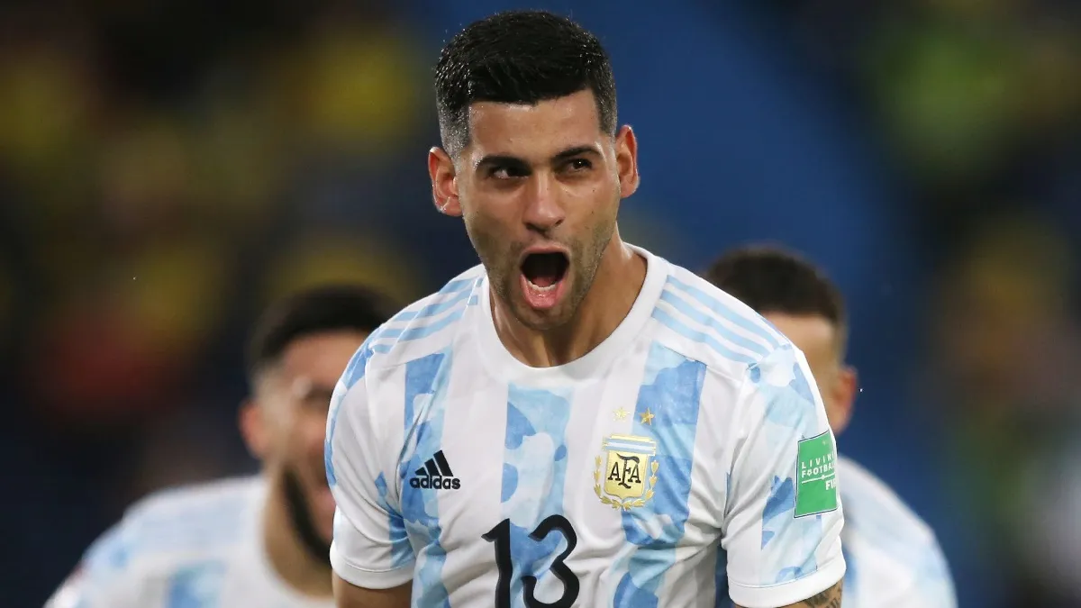 Cuti Romero celebra un gol anotado con la selección argentina