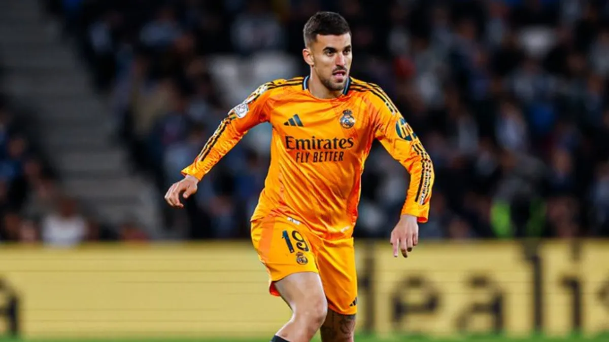 Dani Ceballos en un partido con la elástica del Real Madrid