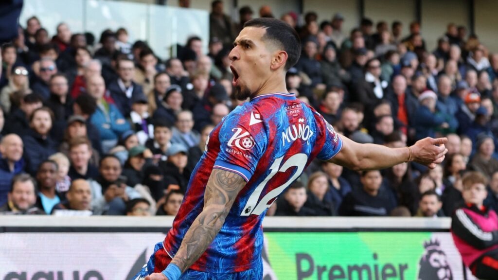 Daniel Muñoz, on the agenda of Real Madrid and Barcelona