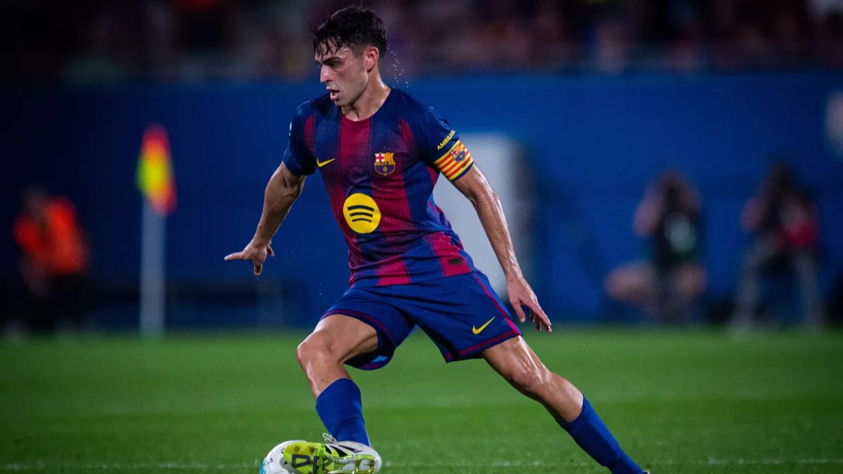 Pedri durante un partido con el Barcelona