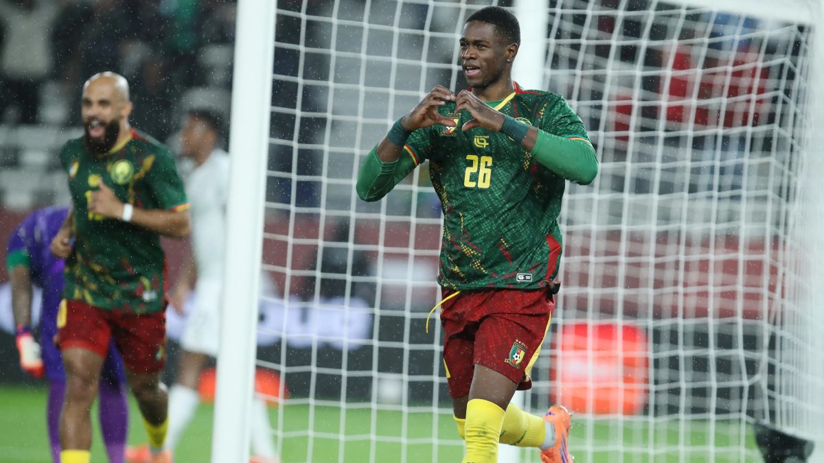 Christian Kofane celebra un gol anotado con Camerún
