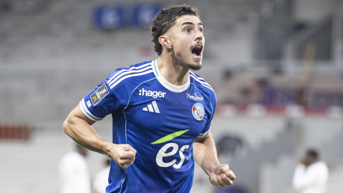 Joaquín Panichelli celebra un gol con el Estrasburgo