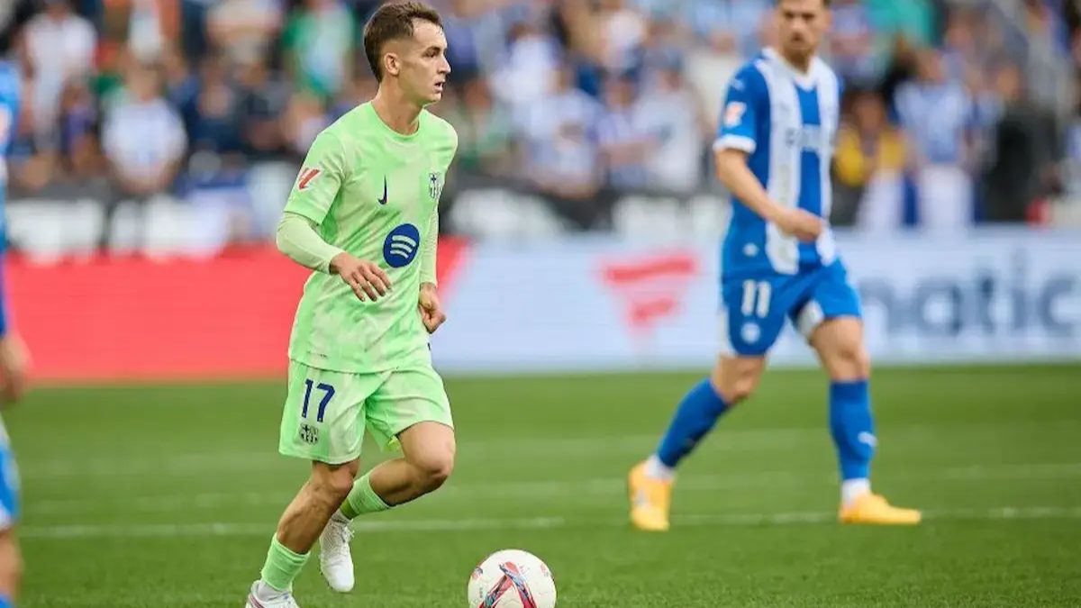 Marc Casadó durante un partido con el Barcelona