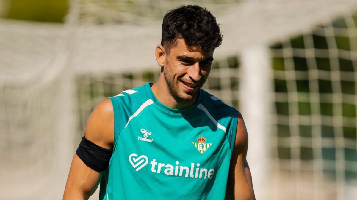 Marc Roca during training with Real Betis