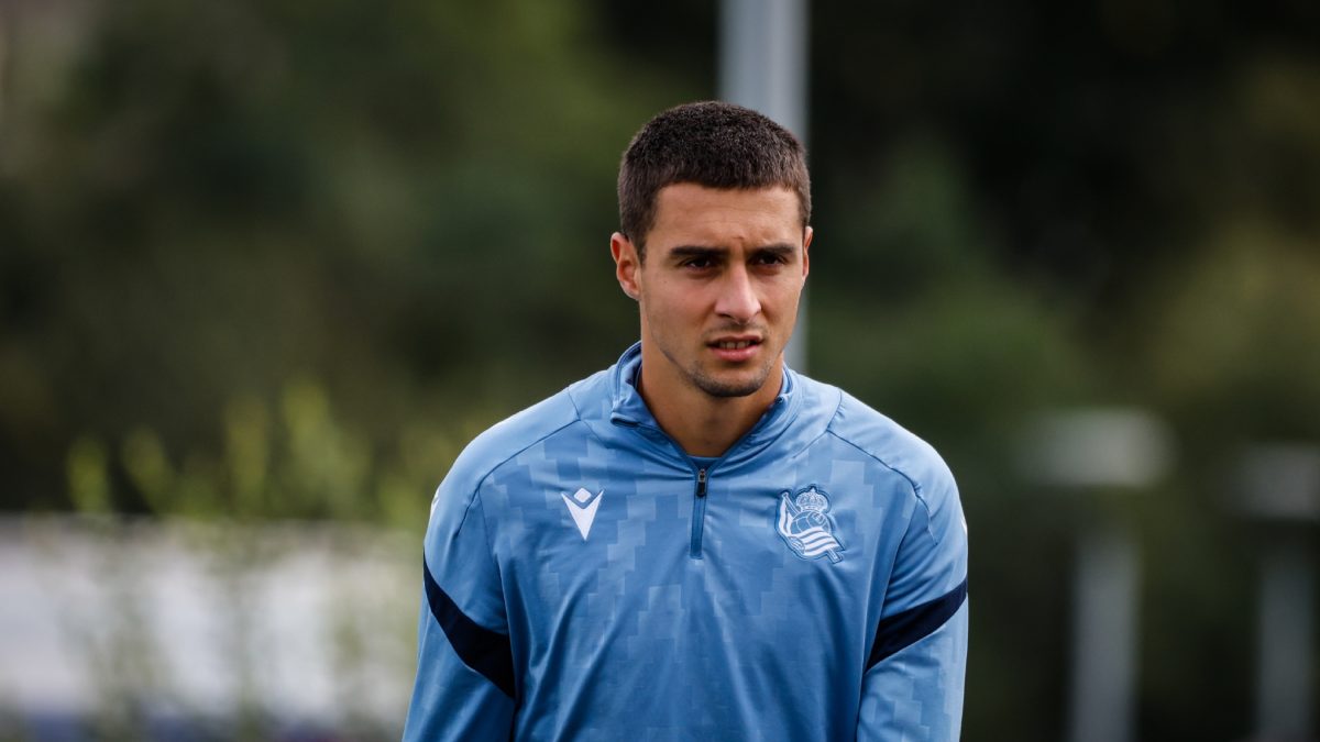 Jon Karrikaburu durante un entrenamiento de la Real Sociedad