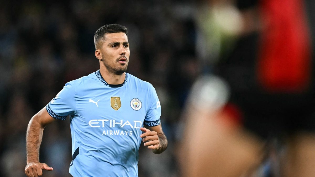 Rodri Hernández durante un partido con el Manchester City