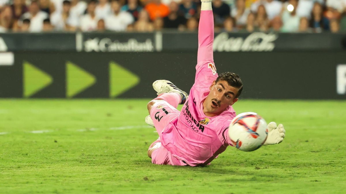 Diego Conde durante un partido con el Villarreal