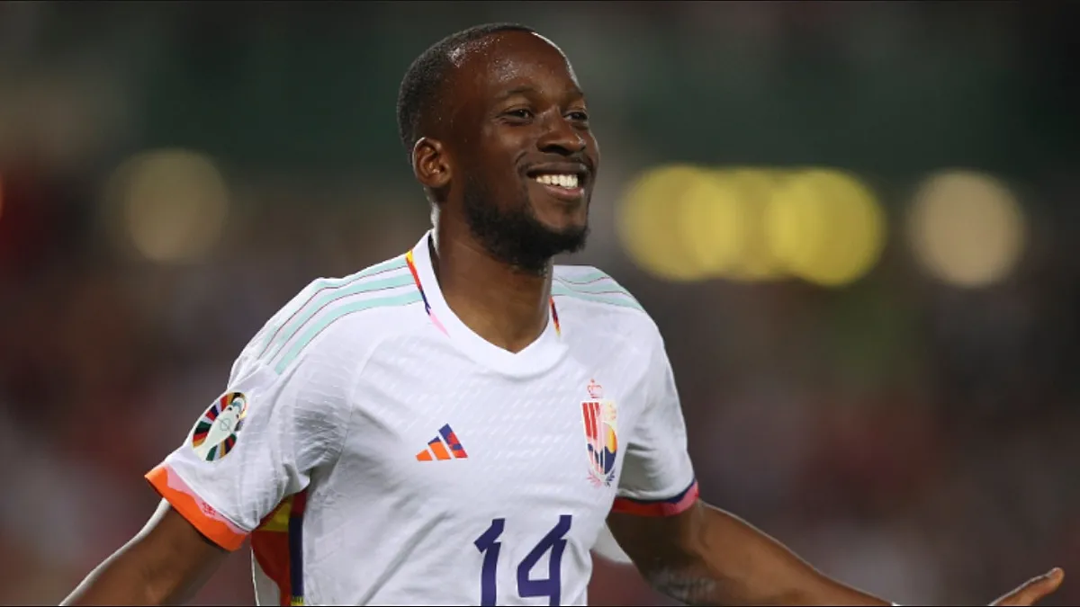 Dodi Lukébakio durante un partido con la selección de Bélgica