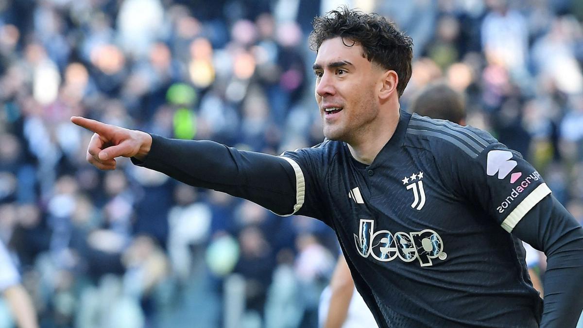 Dusan Vlahovic celebrating a goal with Juventus Turin