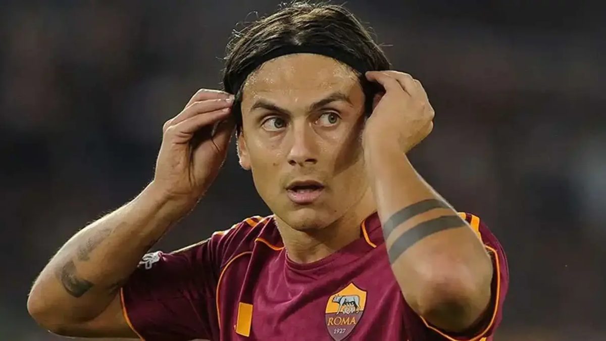 Paulo Dybala durante un partido con la Roma