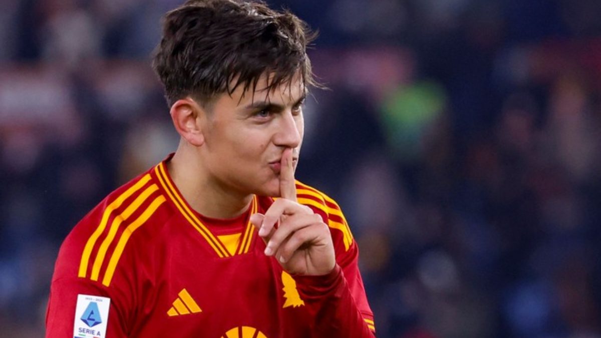 Paulo Dybala celebra un gol anotado con la Roma