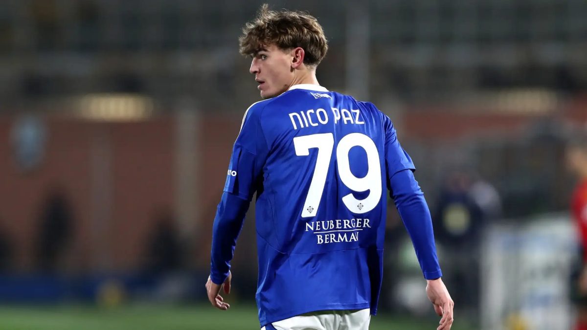 Nico Paz durante un partido con el Como
