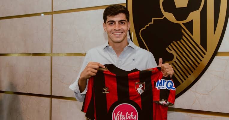Sevilla attempts Juanlu's return