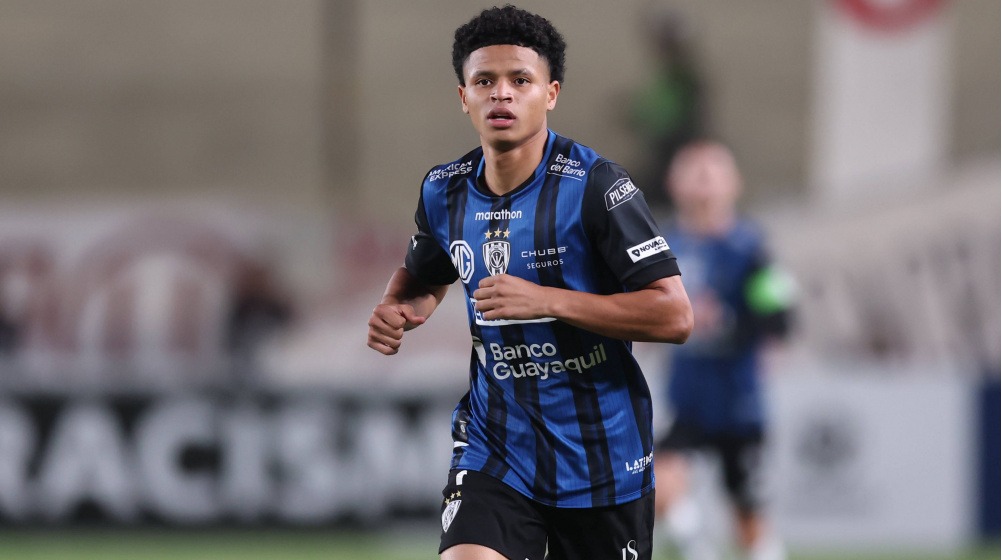 Sevilla battles Chelsea for Patrik Mercado