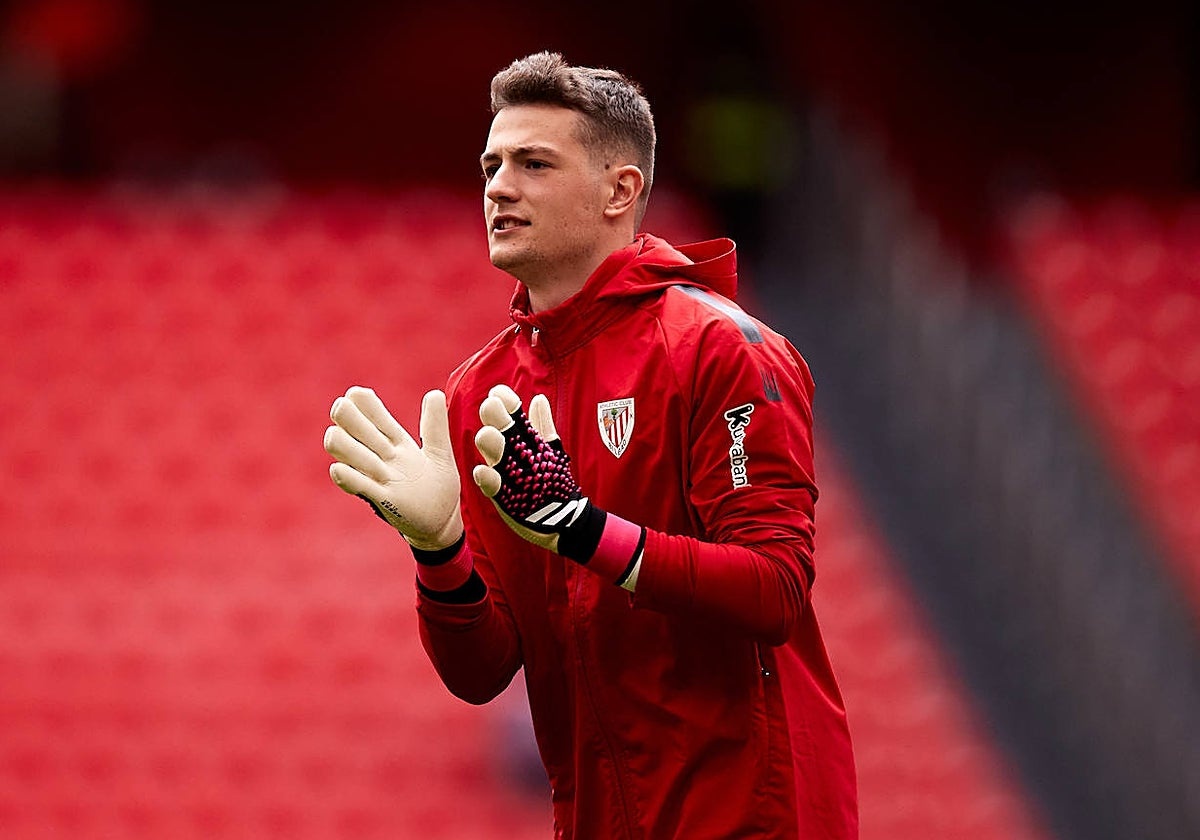 Sevilla inquires about Julen Agirrezabala