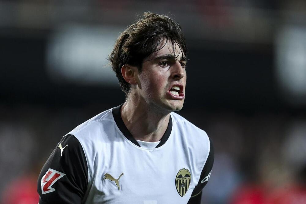 El Valencia pide 50 millones por Javi Guerra