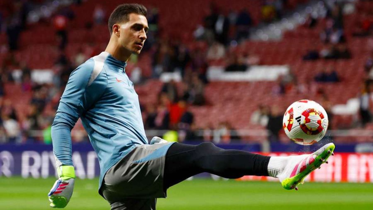 Juan Musso durante un calentamiento con el Atlético de Madrid