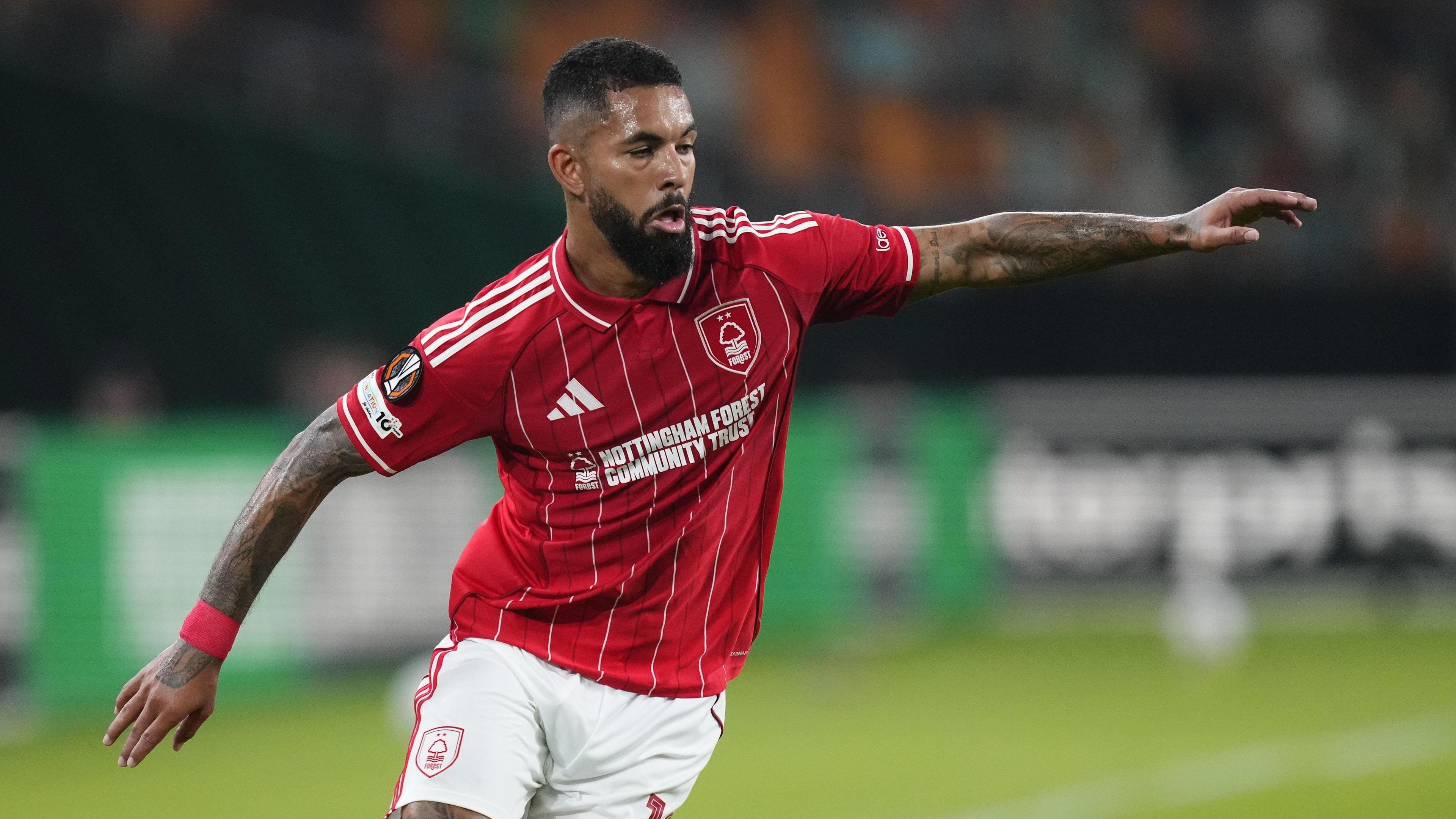 Emery pide la vuelta de Douglas Luiz