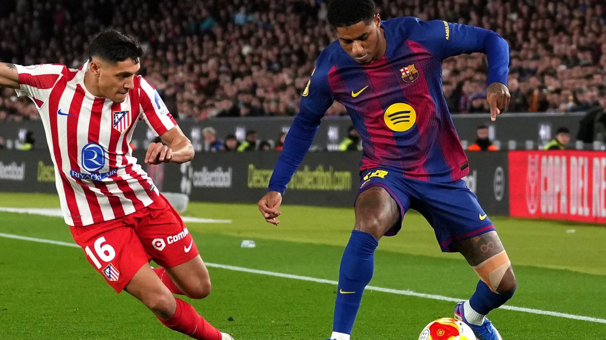 Marcus Rashford y Nahuel Molina durante un FC Barcelona - Atlético de Madrid