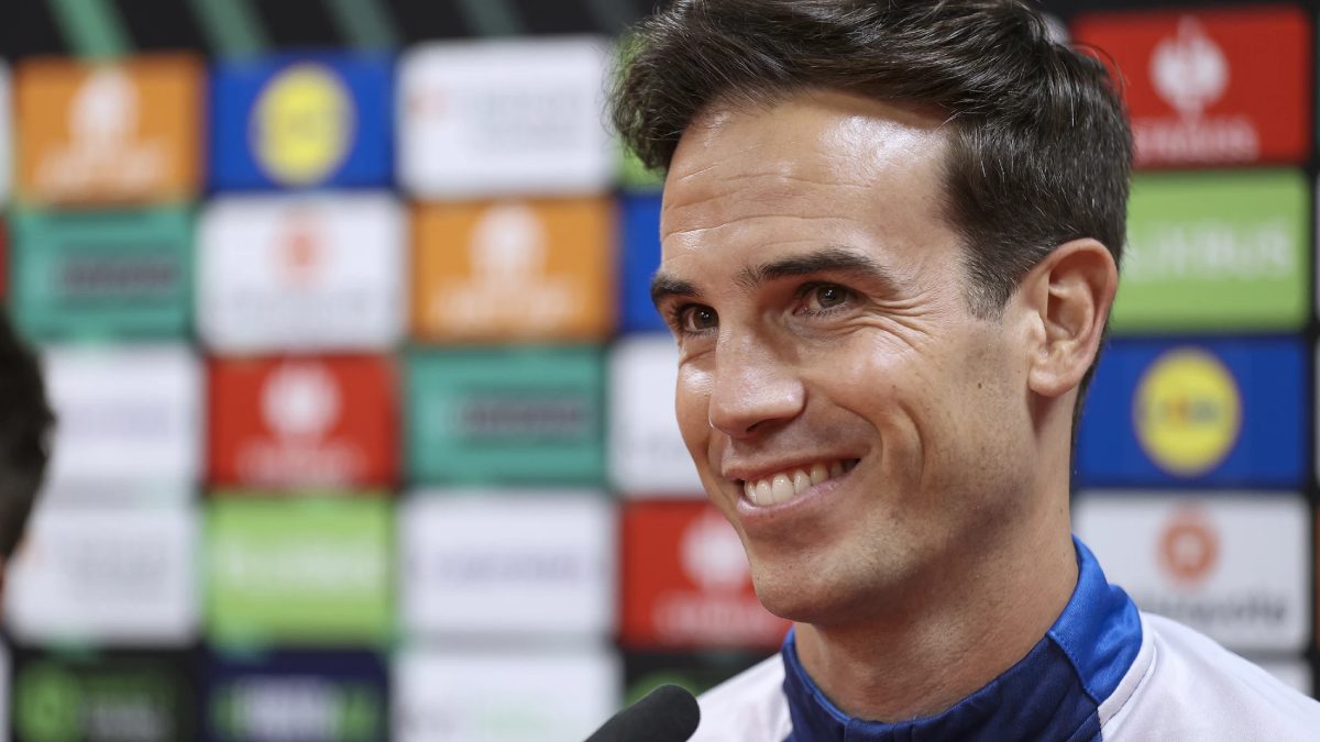 Íñigo Pérez during a press conference with Rayo Vallecano