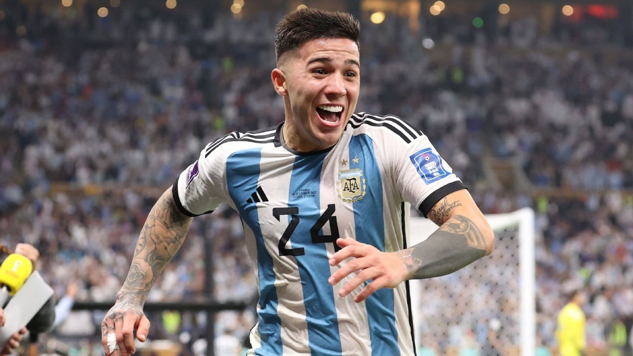 Enzo Fernández cerca del City