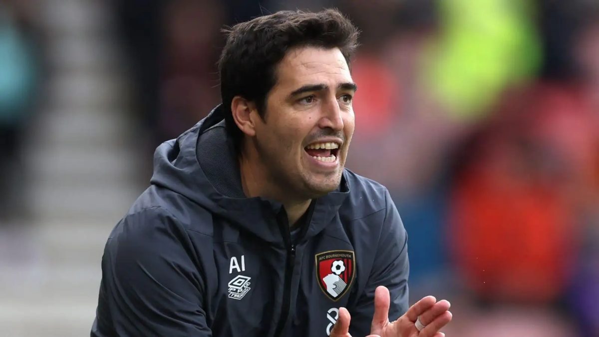 Andoni Iraola durante un partido del Bournemouth
