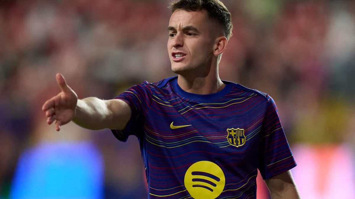 Marc Casadó durante un calentamiento con el Barcelona