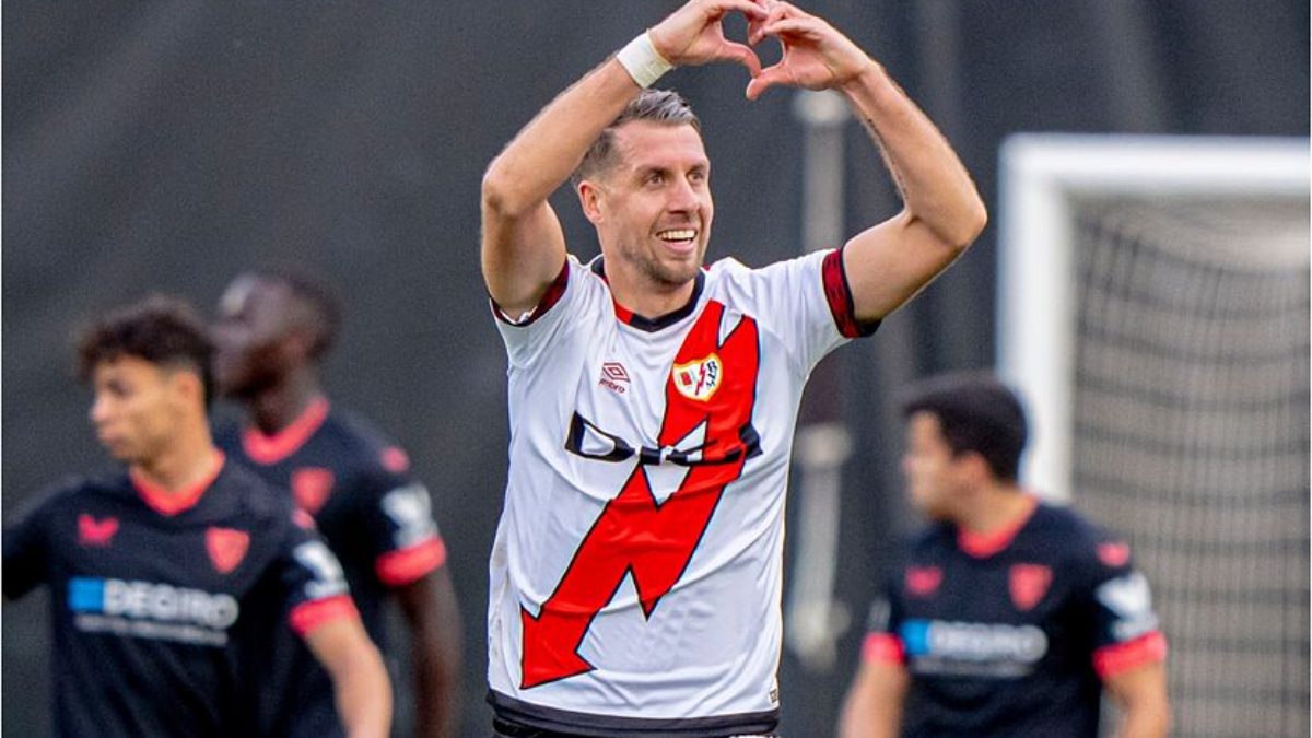 Florian Lejeune celebra un gol anotado con el Rayo Vallecano