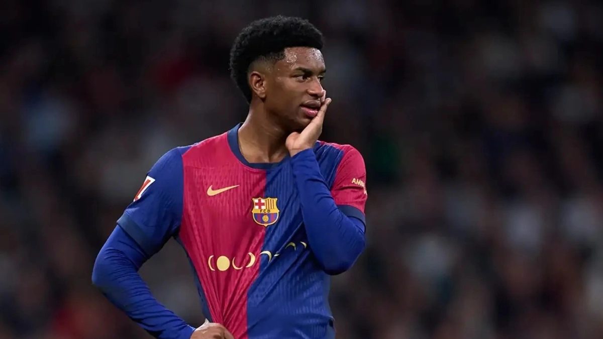 Alejandro Balde durante un partido con el Barcelona