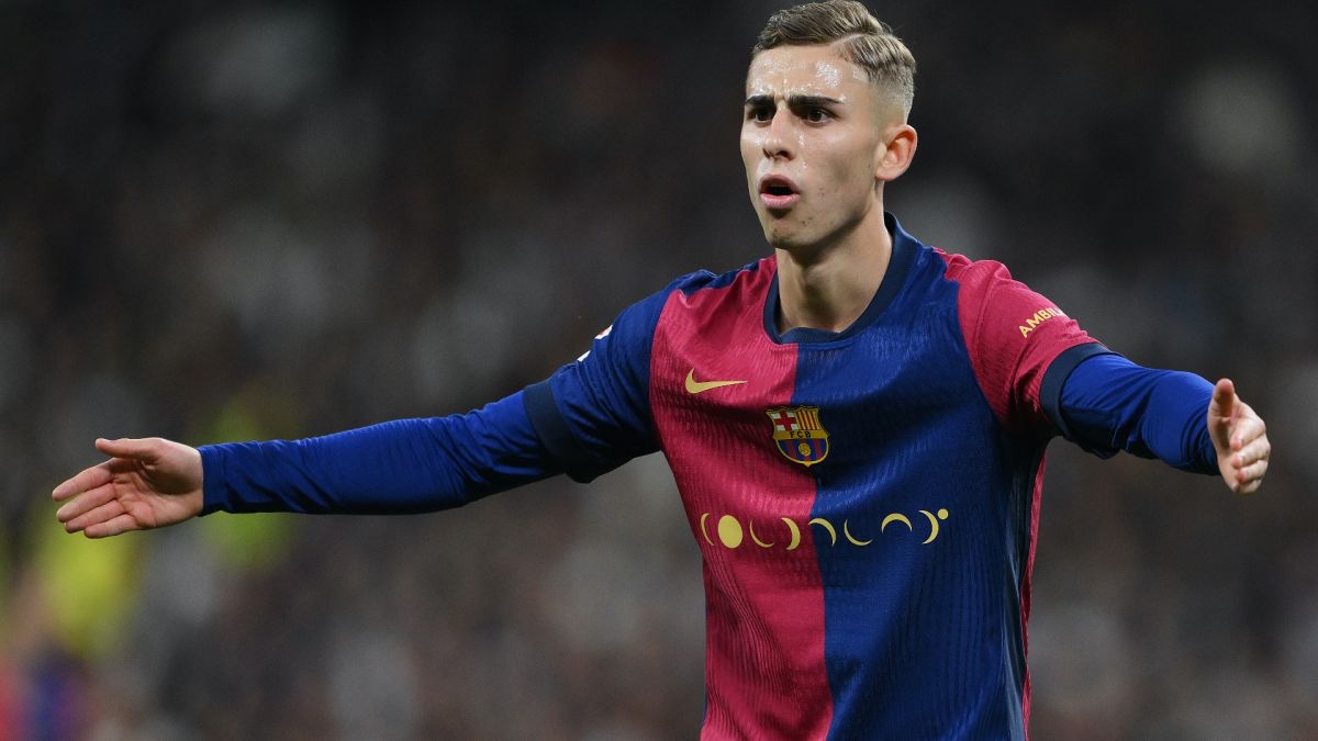 Fermín López durante un partido con el Barcelona