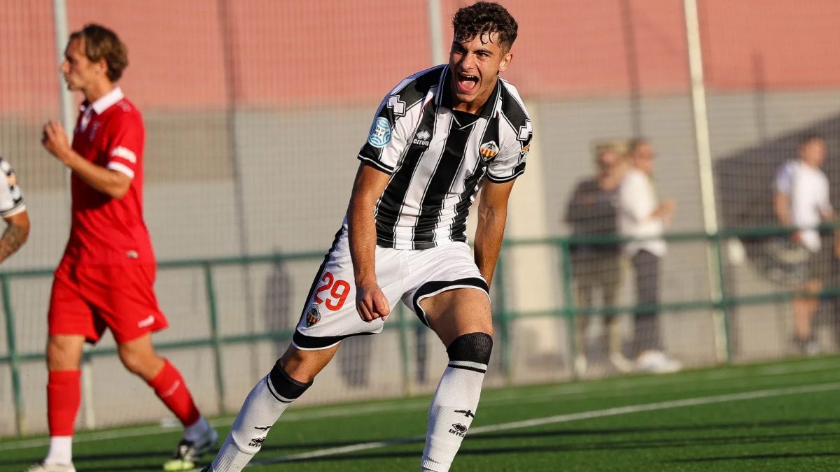 Fran Santamaría celebra un gol en las categorías inferiores del Castellón