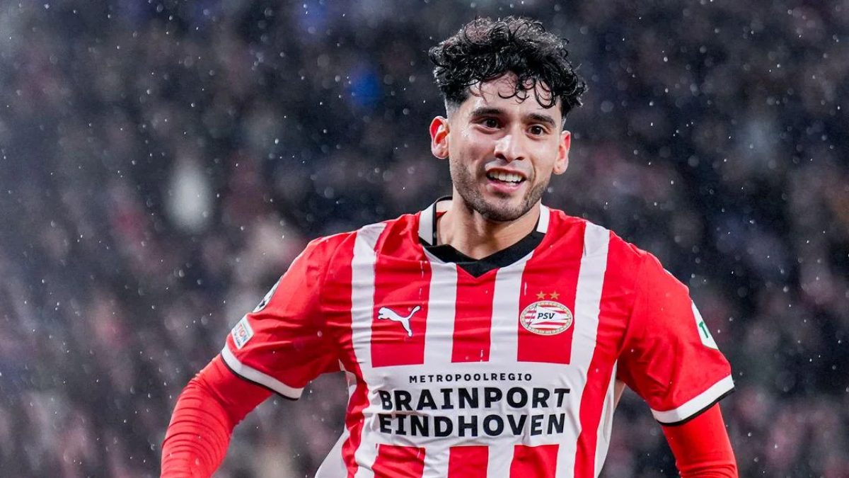 Ricardo Pepi durante un partido con el PSV Eindhoven