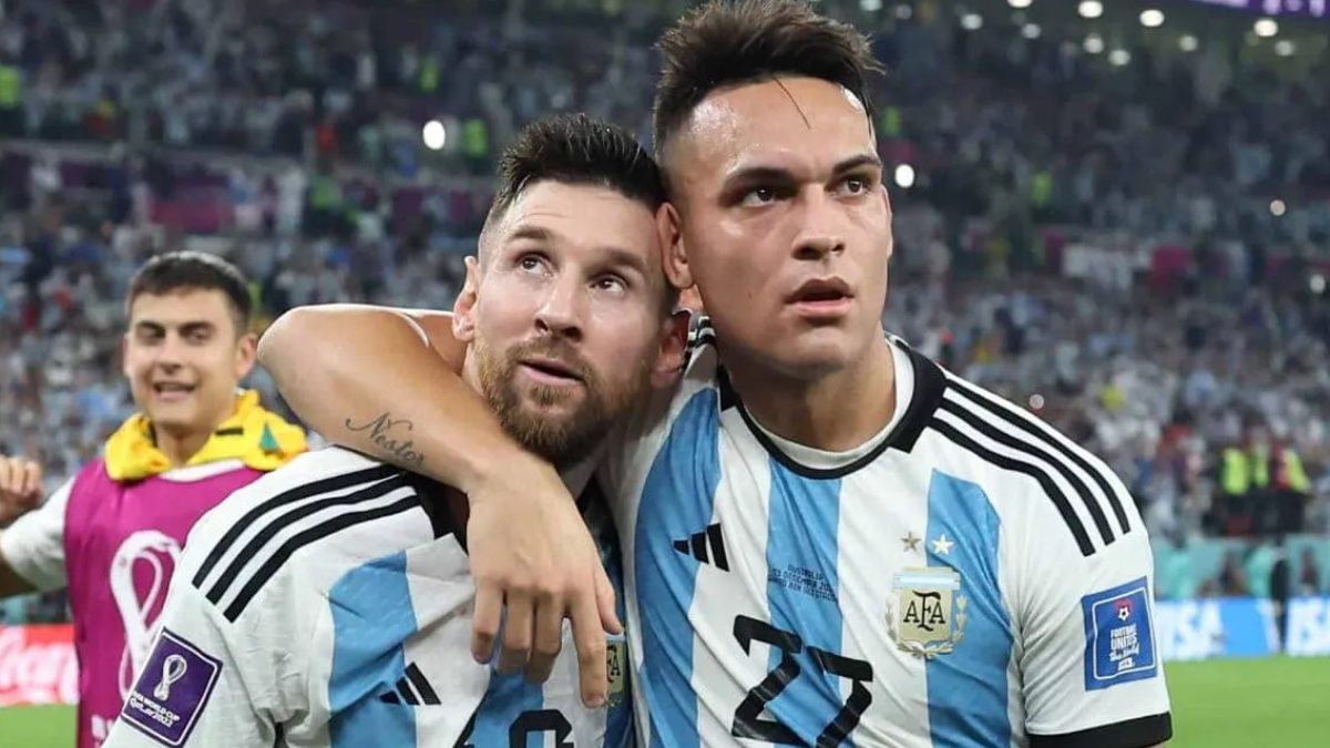 Lautaro Martínez y Leo Messi con la selección de Argentina