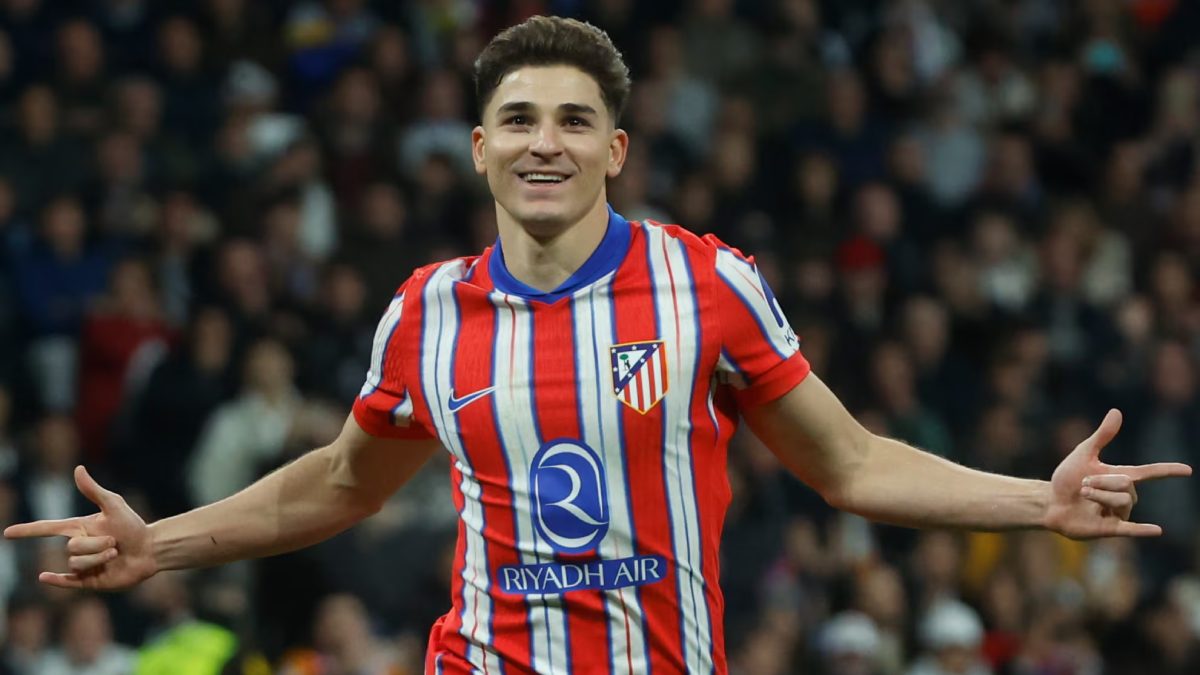 Julián Álvarez celebrates a goal scored with Atlético de Madrid