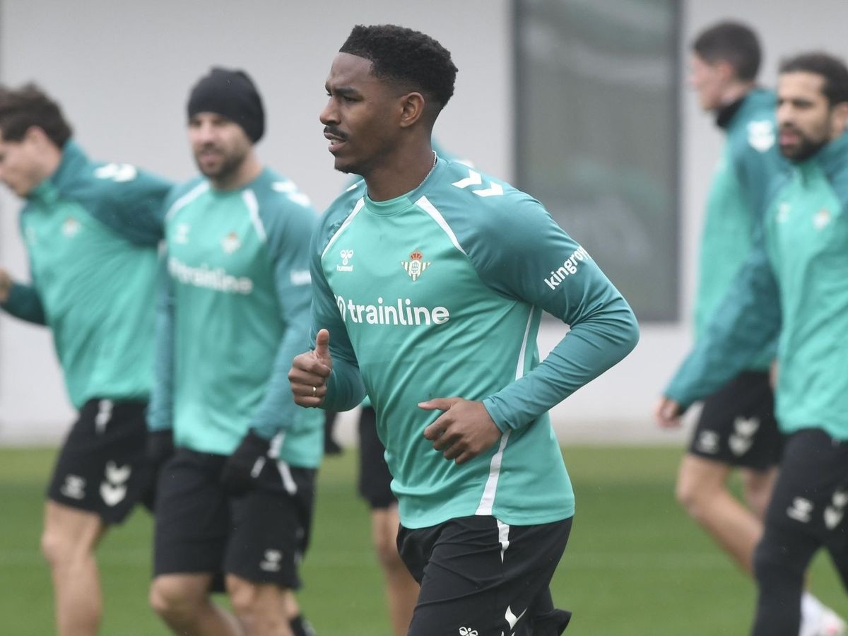 Júnior Firpo no arranca en el Betis