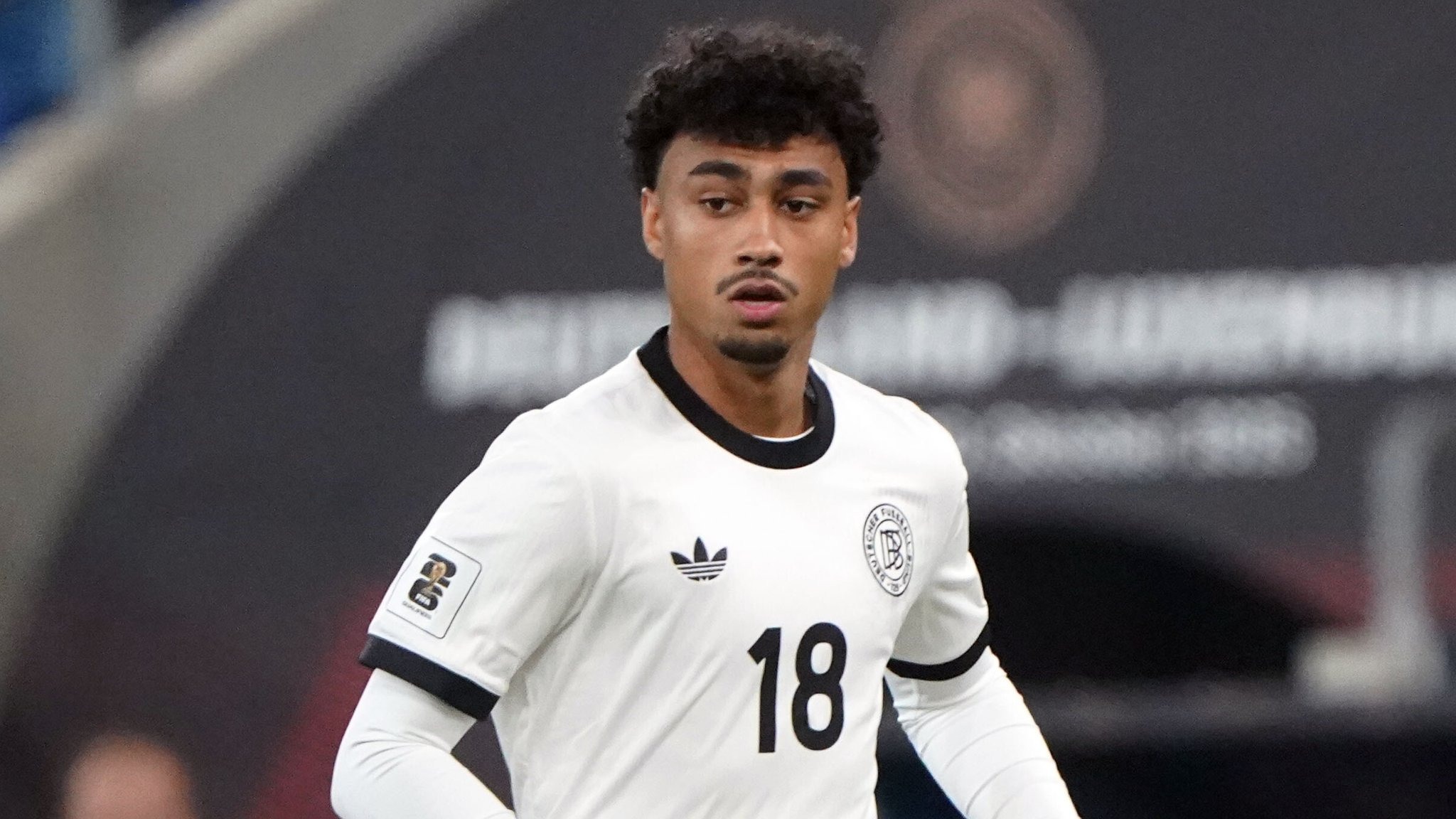 Flick pide a Nathaniel Brown