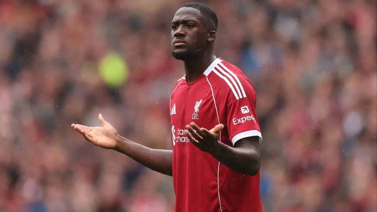 Ibrahima Konaté durante un partido con el Liverpool