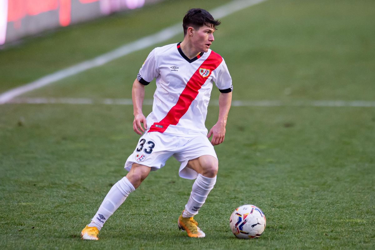 Fran García jugando con el Rayo Vallecano